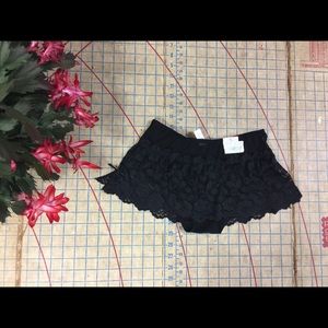 NWT Cabernet lace skirted panties small